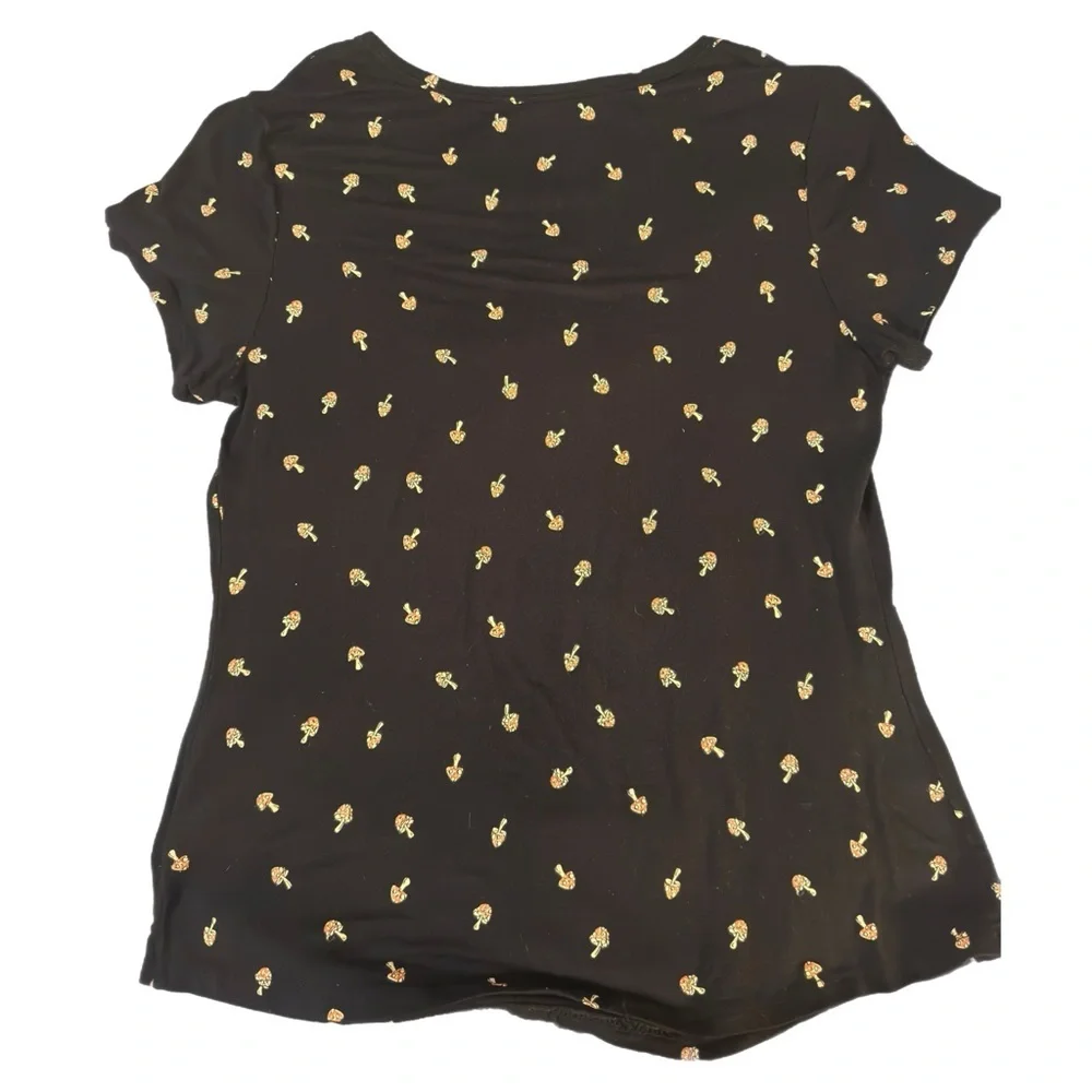 No boundaries black mushroom tshirt size large